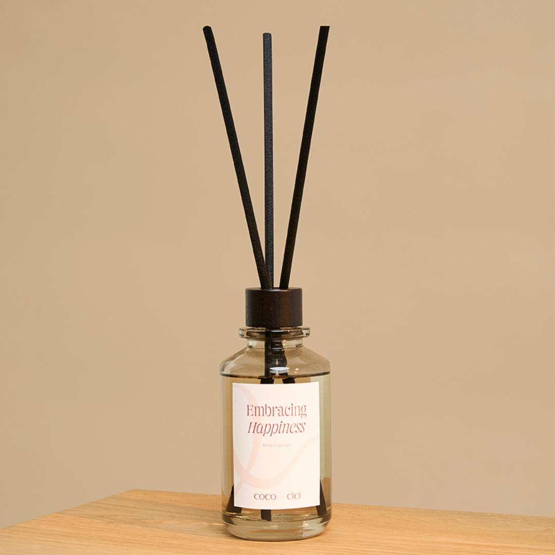 Deze Fragance diffuser heeft de lekkerste geur met sandelhout, cardamom, bergamot en musk.